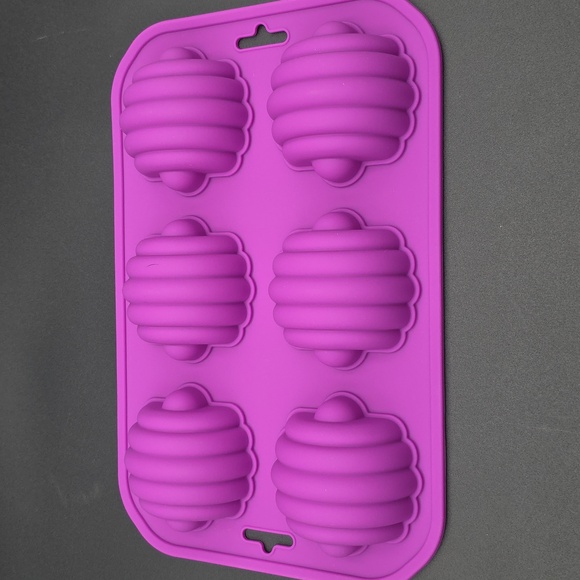Purple Silicone Baking Mold - Picture 2 of 2